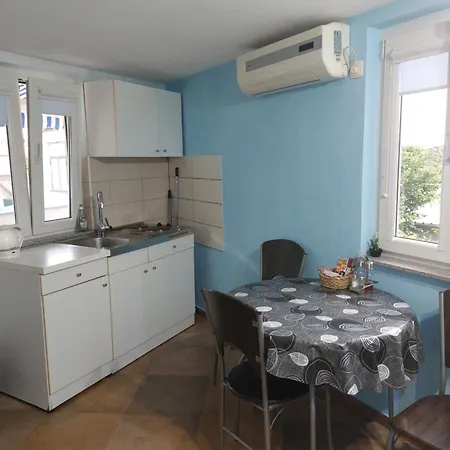 Apartment Damir Kazija Pakostane