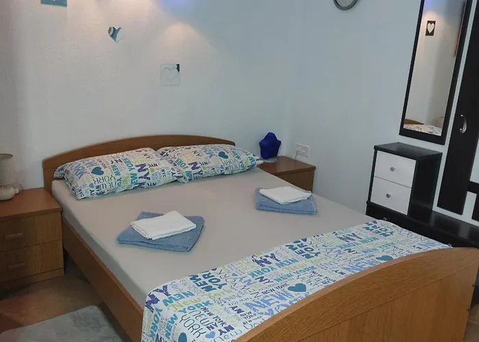 Damir Kazija Apartment Pakostane